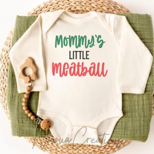 Mommy's Little Meatball SVG, Arquivos digitais, Arquivos de corte, Italiano svg, Almôndega svg, Bebê svg, Macacão de bebê svg