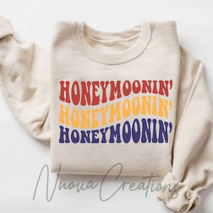Honeymoonin' SVG | Plik do cięcia | Pobieranie cyfrowe | Trendy | Retro svg | Retro | Ślub | Ślub svg | Miesiąc miodowy svg | Panna młoda svg