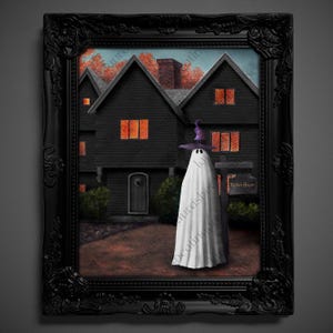 Não é IA, Gary o Fantasma, Decoração de Parede Fantástica, Impressão Artística - "Casa da Bruxa de Salem" (1564)