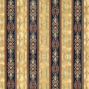 Op de afbeelding: Herhalend verticaal streepjespatroon. Gouden en marineblauwe strepen wisselen elkaar af, met sierlijke, symmetrische ontwerpen in rood, goud en marineblauw. De achtergrond heeft een textuur.