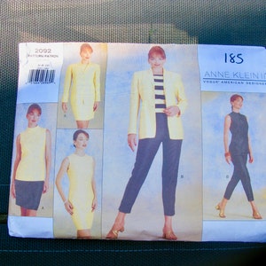 WYPRZEDAŻ 2092 Vogue American Designer Anne Klein Summer Jacket Top Dress Skirt and Pants rozmiary 6-8-10 (używane, w komplecie z instrukcją)