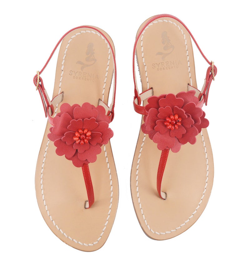 Rode Capri Sandalen Bloem rode T-bar stijl handgemaakt in Sorrento Syrenia Sandalen Rode sandalen met leren bloem afbeelding 1