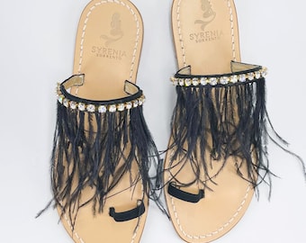 Sandal with black feathers and jewels details handmade pieces made in Italy, custom sandals shops. Sandali bassi con piume