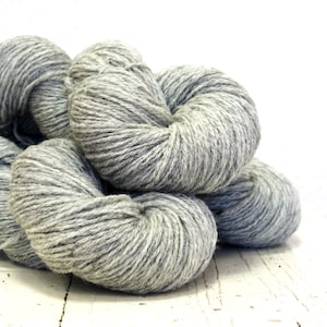 Light grey melange merino and suffolk wool yarn blend 100g/3,5oz sport yarn for hand knitting, fine wool for outerwear, weaving, crochet