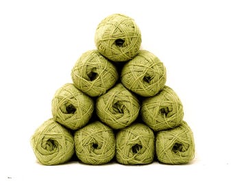 Meadow Green New Zealand fingering wool yarn - 100g./3,5 oz. color 335