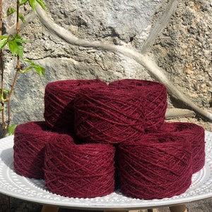 Filato di lana europeo - Filato di lana da 100 g - Filato di lana per la fabbricazione di tappeti - Filato di lana per maglieria a mano - Filato di lana pettinata leggera / Lana per tufting - Rosso bordeaux
