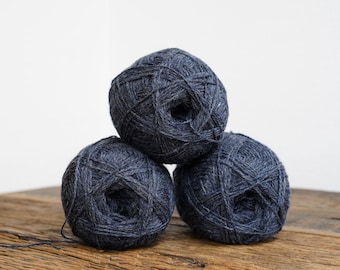 Fil de laine bleu denim de Nouvelle-Zélande - Fil 100 % laine - Fil de laine à tisser - Fil à tricoter à la main ou à la machine - Fil de laine pour chaussettes - 100 g/350 m - 470 C