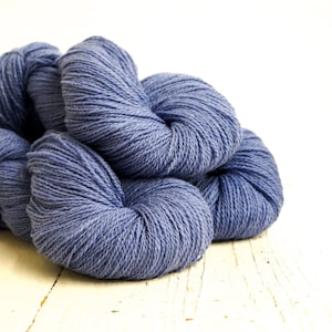 Fil de laine bleu acier 100 g/3,50 oz Laine de Nouvelle-Zélande pour tricoter à la main ou à la machine, tisser des plaids, des cardigans, un cadeau de tricot 440 couleurs image 4