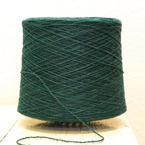 Fil de laine vert émeraude en cônes 900 g/31,7 oz. Fil de laine de Nouvelle-Zélande Laine à tricoter à la main ou à la machine Fil à tisser à carreaux 380 image 6