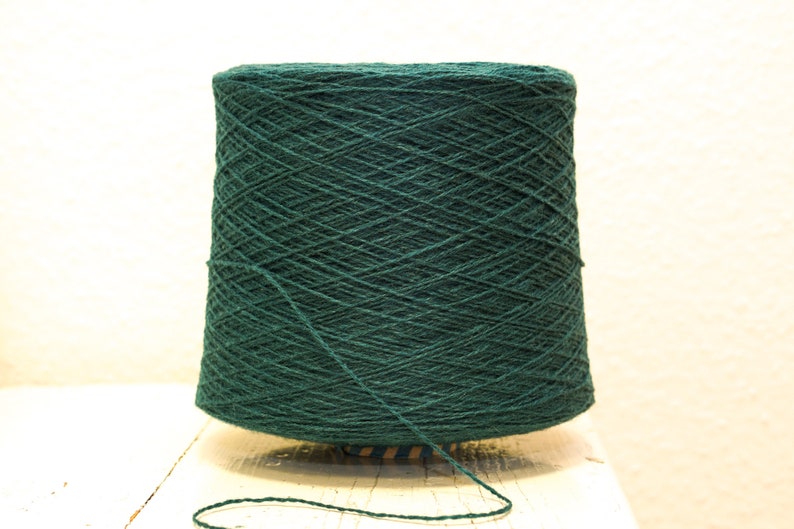 Fil de laine vert émeraude en cônes 900 g/31,7 oz. Fil de laine de Nouvelle-Zélande Laine à tricoter à la main ou à la machine Fil à tisser à carreaux 380 image 6