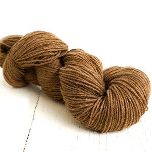 100% Kamelwolle Garn 100g / 300 m.- Weiche natürliche, ungefärbte braune Kamelwolle für das Handstricken