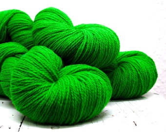 Bright green wool yarn - 100g./3,50 oz. - New Zealand wool for hand or machine knitting, weaving plaids, cardigans, knitter gift - 345 Color