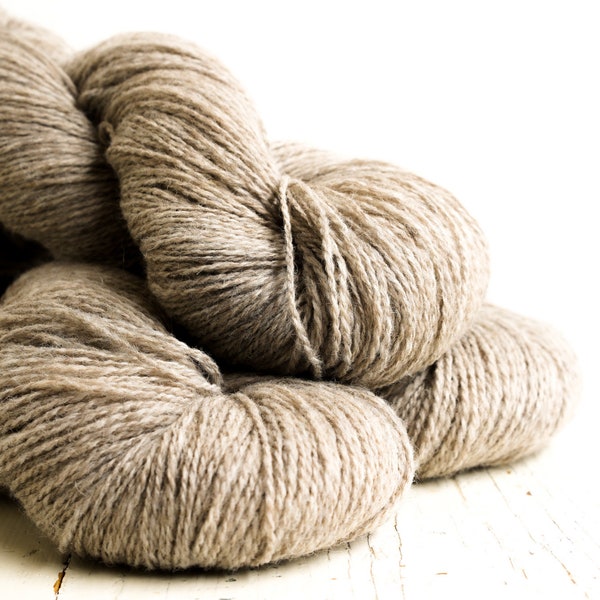Grey-brown undyed New Zealand  fingering wool - 100g./3,50 oz. - Hand knitting yarn for weaving, crochet plaids, square crochet wool - C 265