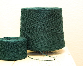 Emerald green fingering wool yarn in cones - 900g/31.7oz. - New Zealand wool yarn - Hand or Machine knitting wool - plaid weaving yarn - 380