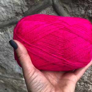 Neon Cyclamen New Zealand wool yarn - 100% wool yarn - Bright wool fiber - Weaving wool yarn - Machine knitting yarn - Hand knitting wool
