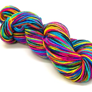 Filato rustico multicolore neozelandese 80% lana 20 PO/ 100 g/300 m. Per lavorare a maglia plaid, calzini, cinture, pantofole, articoli per bambini, decorazioni per la casa.