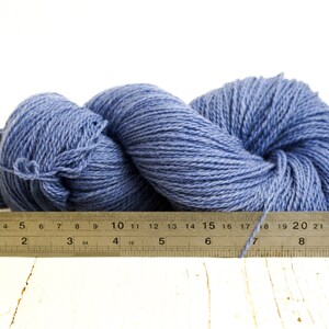 Fil de laine bleu acier 100 g/3,50 oz Laine de Nouvelle-Zélande pour tricoter à la main ou à la machine, tisser des plaids, des cardigans, un cadeau de tricot 440 couleurs image 2