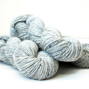 Graue Tweed Neuseelandwolle Mischung 100g/233 m - Weiches Garn zum Stricken, Plaids, Damen, Herren Cardigans, super-wash 80% Wolle 20 PO