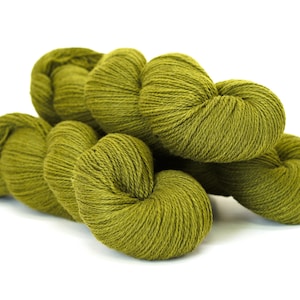 Weiches moosgrünes Merinowollgarn - 440 m / 100g - für Hand- oder Maschinenstricken, Häkeln, für Kinder- und Erwachsenenkleidung, für Webdecken