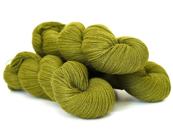 Fil de laine mérinos doux vert mousse - 440 m/100 g - pour tricoter à la main ou à la machine, crocheter, pour vêtements pour enfants et adultes, tisser des couvertures