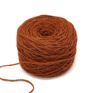 Dusty Red rustic yarn for knitting, crochet, felting, tufting - 100g/3,5 oz. wool for Rug making, crochet, slippers, socks, home decoration