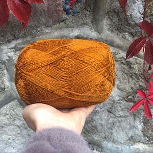 Zimtfarbiges Wollgarn - Neuseeland Wolle aus 100% Wolle - Webende Wolle - Hand- oder Maschinenstrickgarn - Sockenwolle - 100g/350 m