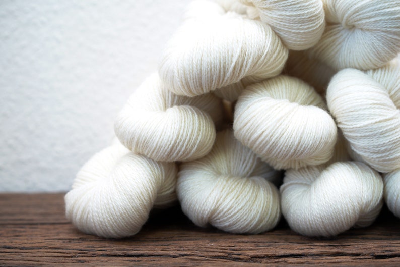 Mélange de fils de laine doux au toucher 1000 g 3500 m/1000 g 80 % laine/20PO pour vêtements pour femmes et enfants, tissage à carreaux, teinture du fil, YarnHome image 3