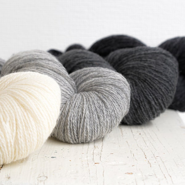 White, grey shades wool yarn - 400g./14 oz. - New Zealand fingering wool yarn - Hand knitting yarn - Weaving wool fiber - plaids wool yarn
