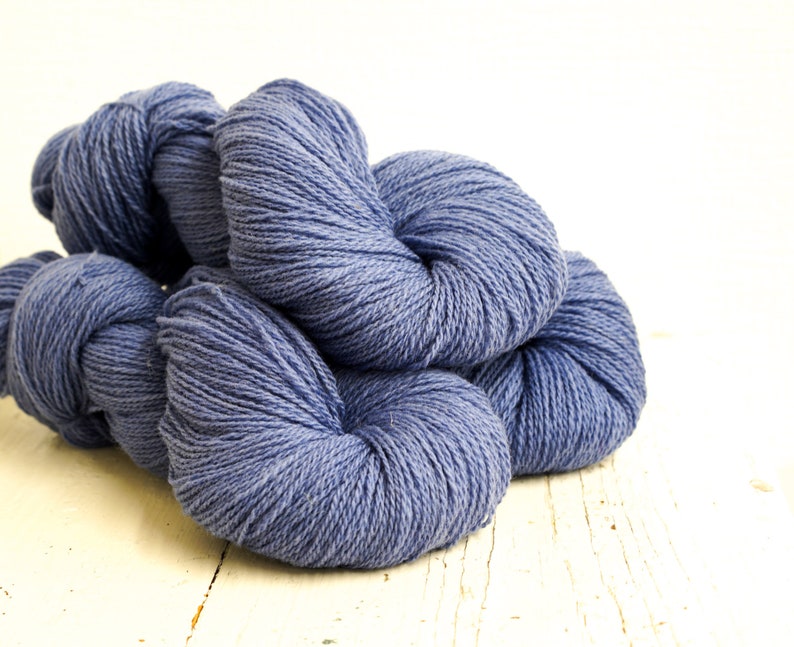 Fil de laine bleu acier 100 g/3,50 oz Laine de Nouvelle-Zélande pour tricoter à la main ou à la machine, tisser des plaids, des cardigans, un cadeau de tricot 440 couleurs image 1