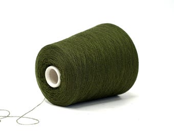 Merino-Kaschmirgarn in Waldgrün auf Konus, 100 g, Feinspitze Nm 2/28