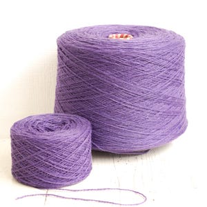 Purple wool yarn in cone 0,9kg/31.7oz - Fingering wool fiber for weaving plaids, socks knitting, needlepoint, winter yarn, color 255