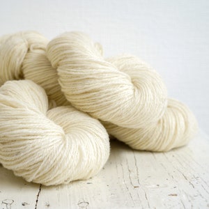 Merino and suffolk wool yarn blend - Sport threads for hand knitting, for crocheting, weaving, yarn dyeing projekts, - 100g/3,5oz - YarnHome
