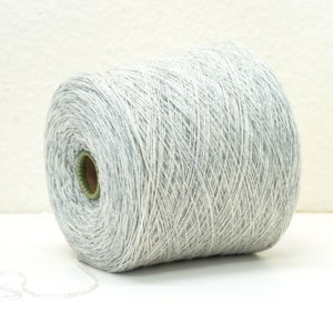 Lana merino morbida grigio chiaro melange in cono - 900 g/31,7 oz - filato caldo per maglieria a mano o a macchina, tessitura, capispalla, plaid, abbigliamento per bambini