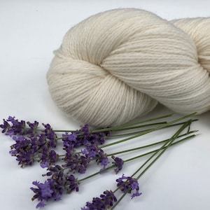 Weiße fingering Merino Wolle - 440 m/100g Wollgarn - Handstrickgarn - weiche Wollfaser - Wollgarn zum Färben - Wolle