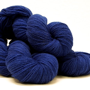 Tintenblaues Wollgarn - 100g./3,50 oz. - Neuseeland Wolle für Hand- oder Maschinenstricken, Weben von Plaids, Strickjacken, Strickergeschenk - 450 Farben