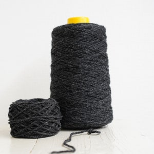 Dunkelgraues Garn für Teppiche - 500 g/550 m - Garn für Tufting Gun - Neuseeland-Wolle - Teppichwolle - Aran-Wollgarn - 209 Farbe - Mehr Farben