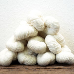 Mélange de fils de laine doux au toucher 1000 g 3500 m/1000 g 80 % laine/20PO pour vêtements pour femmes et enfants, tissage à carreaux, teinture du fil, YarnHome image 1