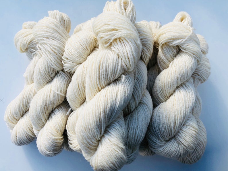 Fil de laine de mouton européen 1 kg de fil à teindre Fil de laine blanc de Lituanie Fil de laine à tricoter à la main DK Light peignée DULTWoolWhite1 kg image 3
