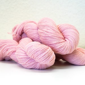 Filato di lana merino morbida color rosa - 440 m/100 g - per lavoro a maglia a mano o a macchina, uncinetto, per abbigliamento per bambini e adulti, per tessere coperte