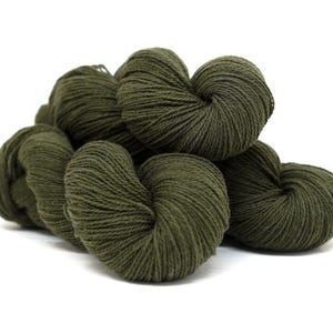 Filato di lana merino morbida verde mimetico - 440 m/100 g - per lavoro a maglia a mano o a macchina, uncinetto, per abbigliamento per bambini e adulti, tessitura