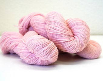 Hilo de lana merino suave color rosa - 440 m/100 g - para tejer a mano o a máquina, ganchillo.