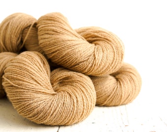 Fil de laine brun latte - 100 g/3,50 oz - Laine de Nouvelle-Zélande pour tricoter à la main ou à la machine, tisser des plaids, des cardigans, un cadeau de tricot - 650 couleurs