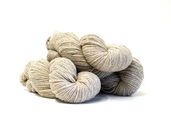 Naturfarbenes Haferflockengarn – 100 % weiche Merinowolle, ungefärbt, Fingering-Stärke, 100 g / 440 m