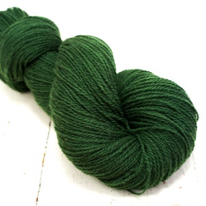 Fil de laine vert forêt 100 g/3,50 oz Laine de Nouvelle-Zélande pour tricoter à la main ou à la machine, tisser des plaids, des cardigans, un cadeau de tricot 350 couleurs image 2