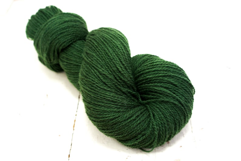 Fil de laine vert forêt 100 g/3,50 oz Laine de Nouvelle-Zélande pour tricoter à la main ou à la machine, tisser des plaids, des cardigans, un cadeau de tricot 350 couleurs image 2