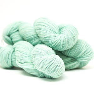 Hellgrünes weiches Merinowollgarn - 440 m / 100g - für Hand- oder Maschinenstricken, Häkeln, für Kinder- und Erwachsenenkleidung, Webdecken