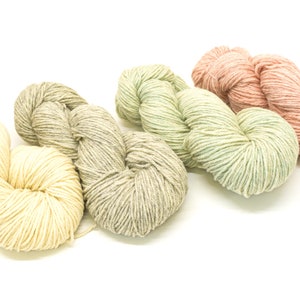 Filato di lana merino extra morbido non sbiancato color avorio, rosa, grigio, verde melange - 100 g/3,5 oz. per lavoro a maglia, uncinetto, neonati, bambini, adulti, coperte