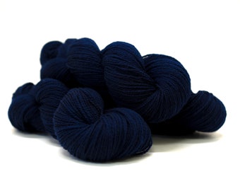 Hilo de lana neozelandesa azul oscuro – 100 g de grosor fingering