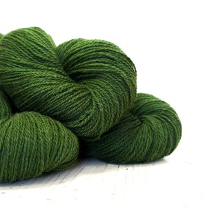 Fil de laine vert forêt 100 g/3,50 oz Laine de Nouvelle-Zélande pour tricoter à la main ou à la machine, tisser des plaids, des cardigans, un cadeau de tricot 350 couleurs image 5