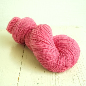 Rose color New Zealand  fingering wool - 100g./3,50 oz. - Hand knitting yarn for weaving, crochet plaids, square crochet wool - C 500